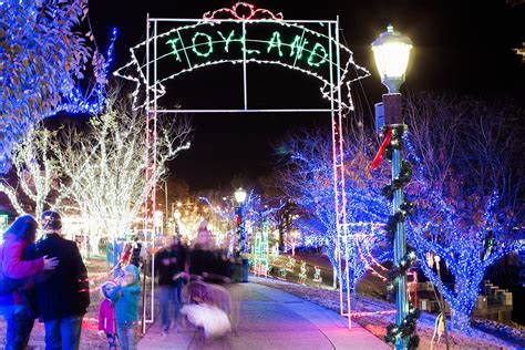 Middle tennessee christmas lights. Things To Know About Middle tennessee christmas lights. 